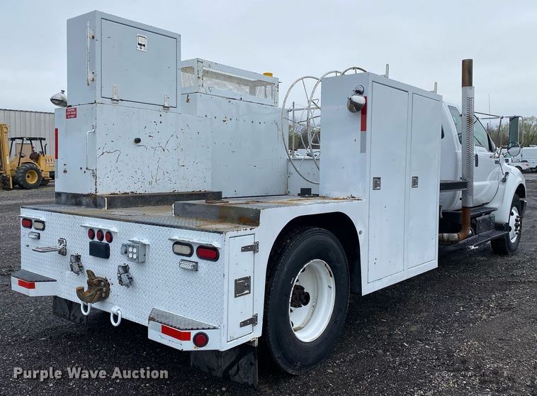 image for item KB9520 2011 Ford F750 Super Duty  utility / service truck