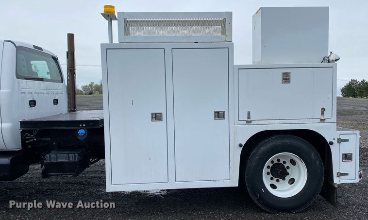 image for item KB9520 2011 Ford F750 Super Duty  utility / service truck