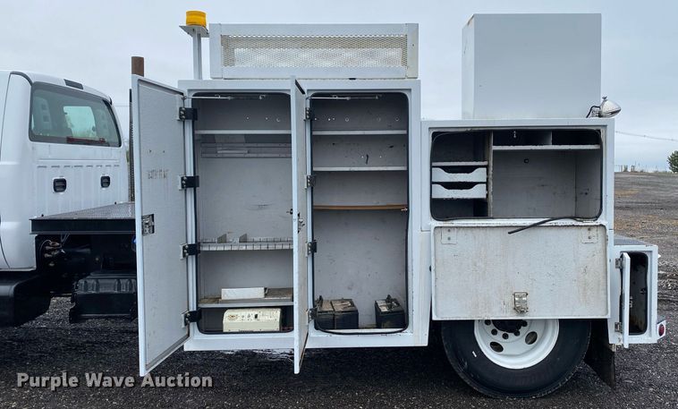 image for item KB9520 2011 Ford F750 Super Duty  utility / service truck