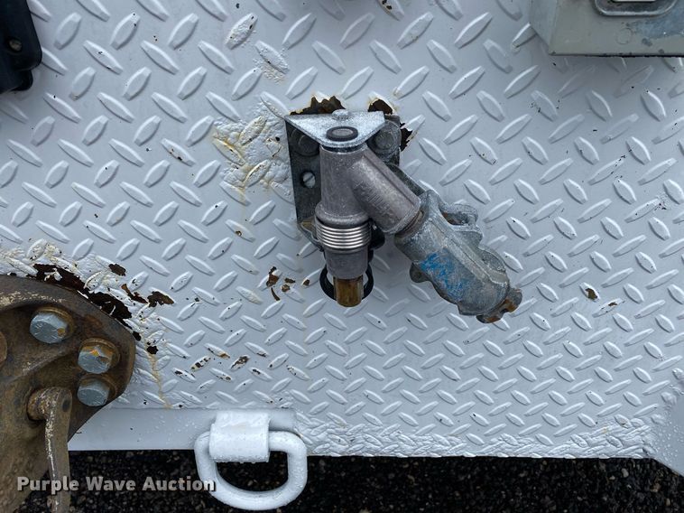 image for item KB9520 2011 Ford F750 Super Duty  utility / service truck