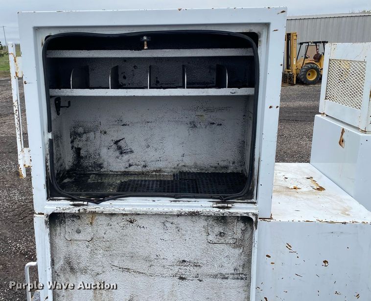 image for item KB9520 2011 Ford F750 Super Duty  utility / service truck