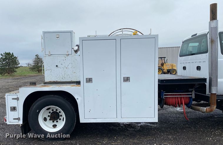 image for item KB9520 2011 Ford F750 Super Duty  utility / service truck