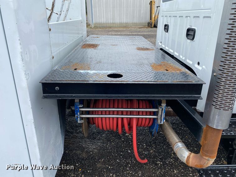 image for item KB9520 2011 Ford F750 Super Duty  utility / service truck