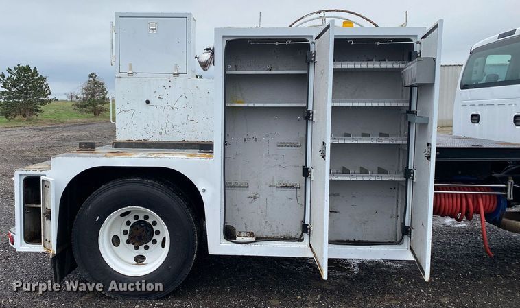 image for item KB9520 2011 Ford F750 Super Duty  utility / service truck