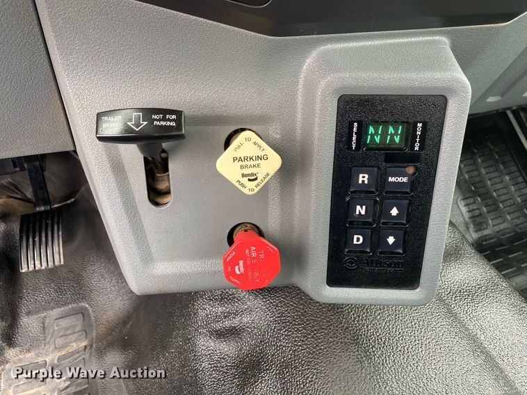 image for item KB9520 2011 Ford F750 Super Duty  utility / service truck