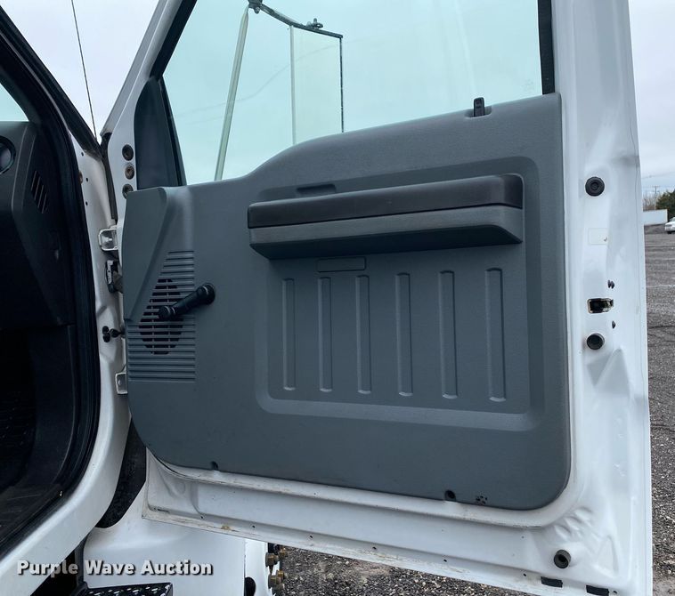 image for item KB9520 2011 Ford F750 Super Duty  utility / service truck