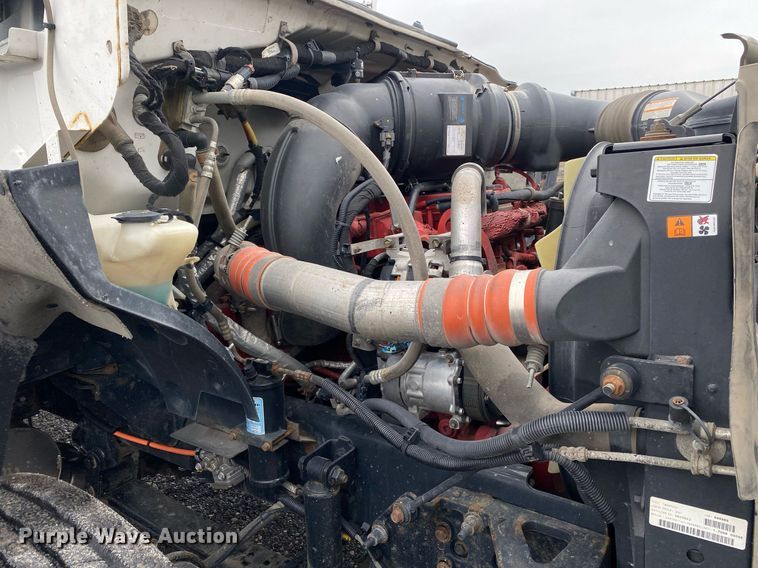 image for item KB9520 2011 Ford F750 Super Duty  utility / service truck