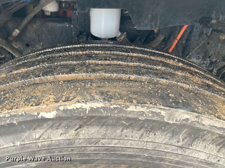 image for item KB9520 2011 Ford F750 Super Duty  utility / service truck