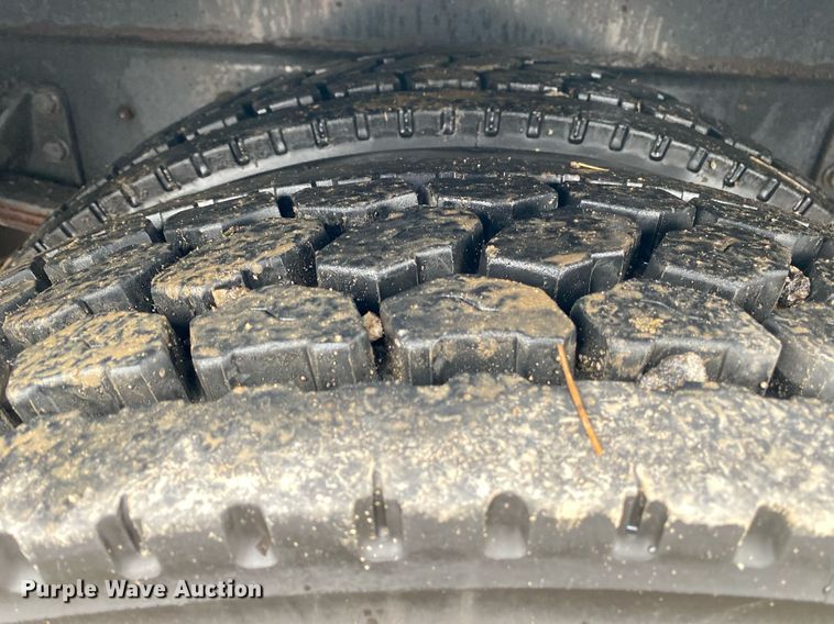 image for item KB9520 2011 Ford F750 Super Duty  utility / service truck