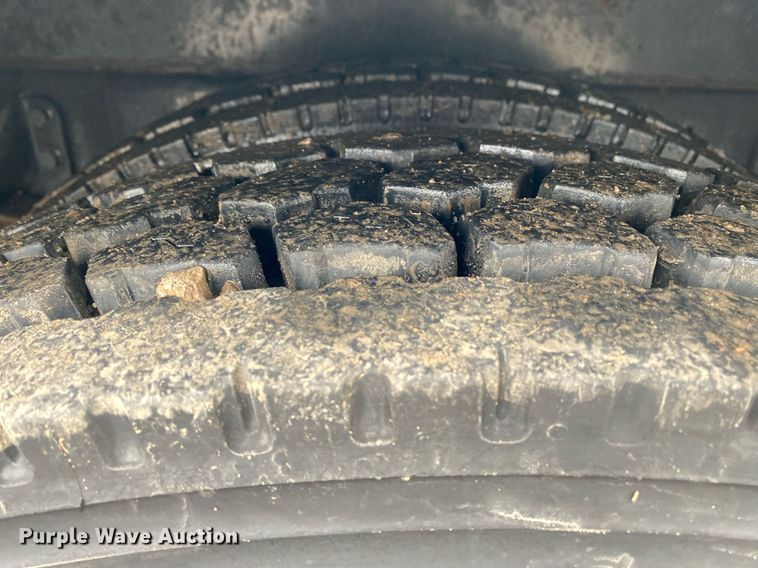 image for item KB9520 2011 Ford F750 Super Duty  utility / service truck