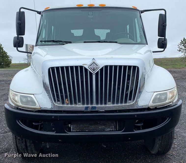 image for item KB9522 2008 International 4300 SBA  crew cab utility / service truck