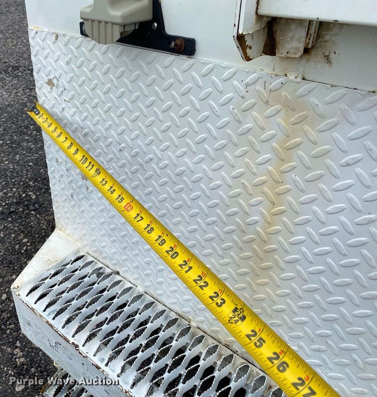 image for item KB9522 2008 International 4300 SBA  crew cab utility / service truck