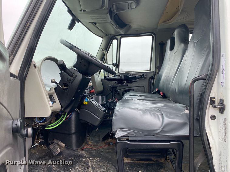 image for item KB9522 2008 International 4300 SBA  crew cab utility / service truck