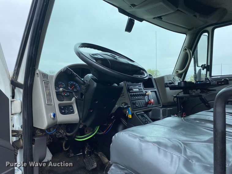 image for item KB9522 2008 International 4300 SBA  crew cab utility / service truck