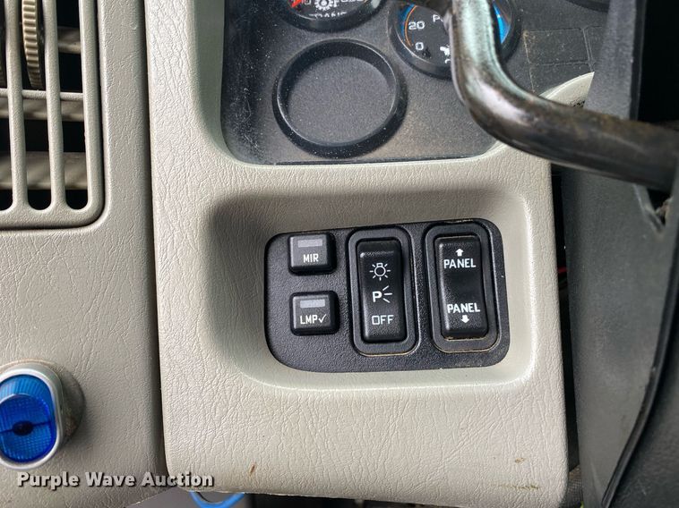 image for item KB9522 2008 International 4300 SBA  crew cab utility / service truck