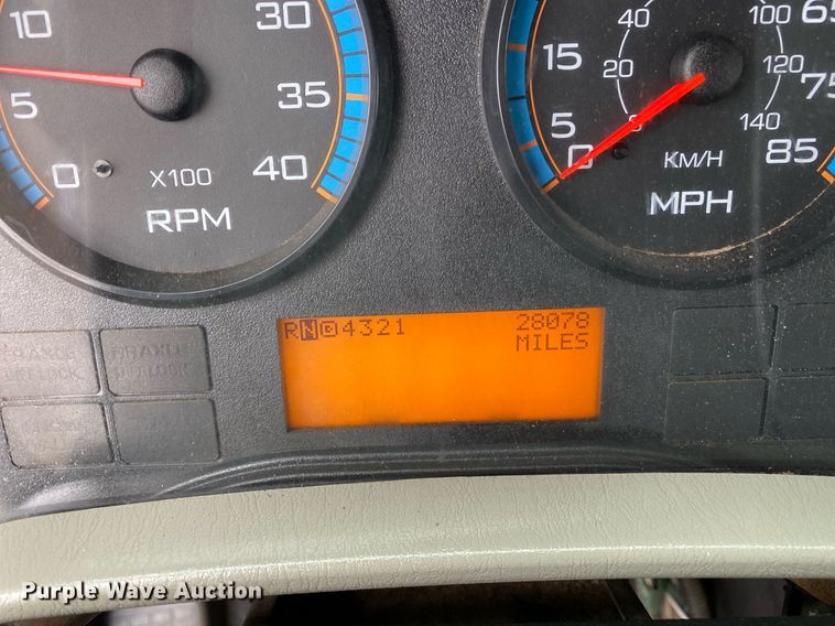 image for item KB9522 2008 International 4300 SBA  crew cab utility / service truck