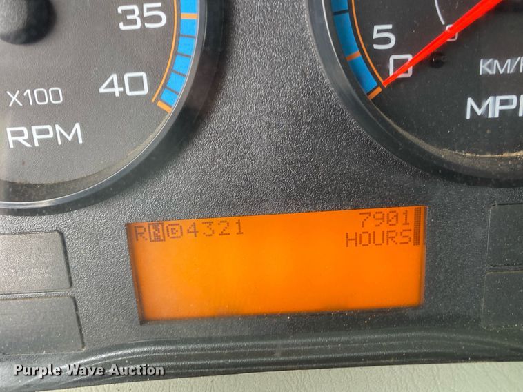 image for item KB9522 2008 International 4300 SBA  crew cab utility / service truck