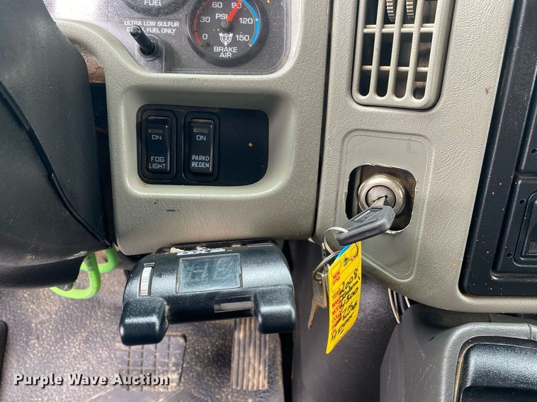 image for item KB9522 2008 International 4300 SBA  crew cab utility / service truck