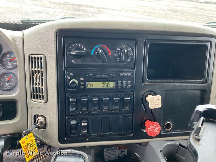 image for item KB9522 2008 International 4300 SBA  crew cab utility / service truck