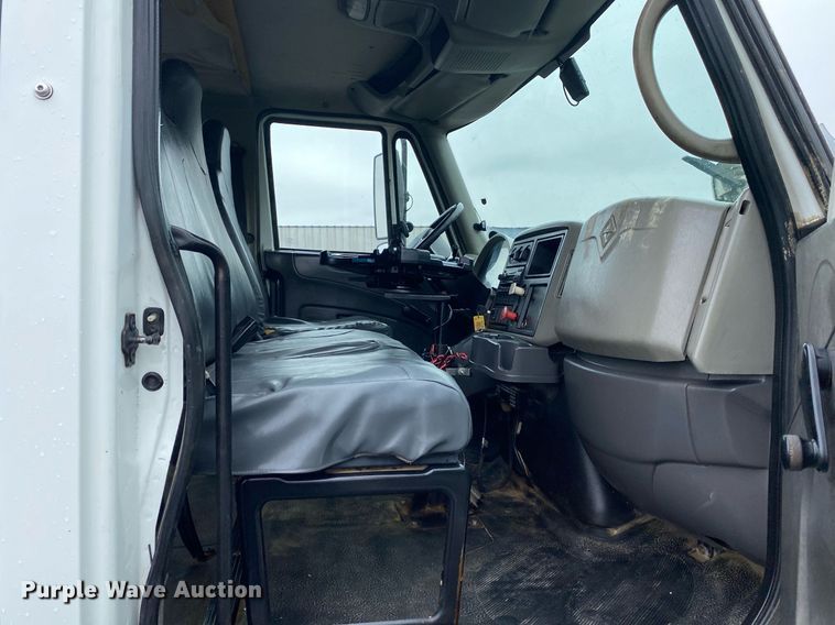 image for item KB9522 2008 International 4300 SBA  crew cab utility / service truck