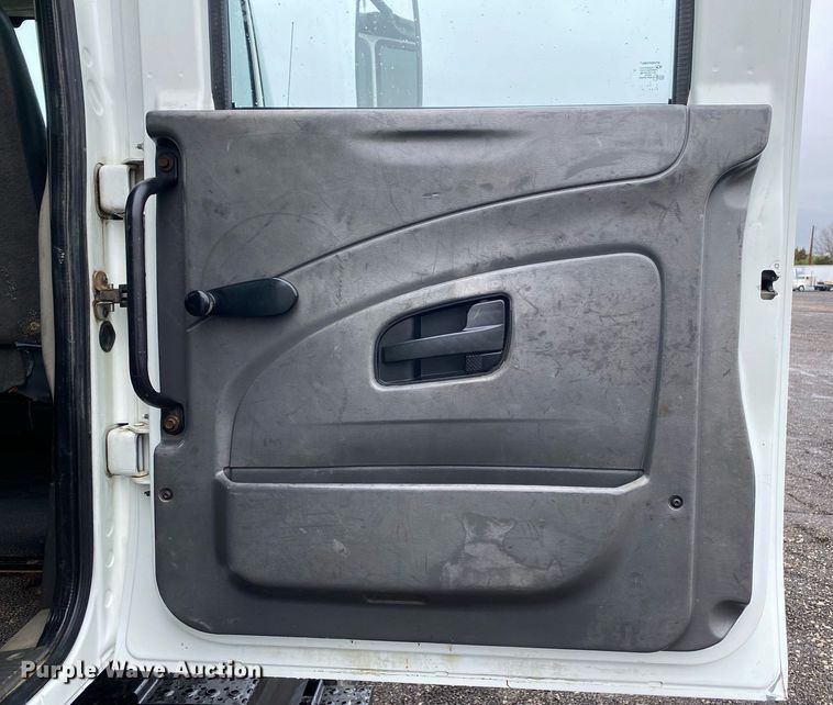 image for item KB9522 2008 International 4300 SBA  crew cab utility / service truck