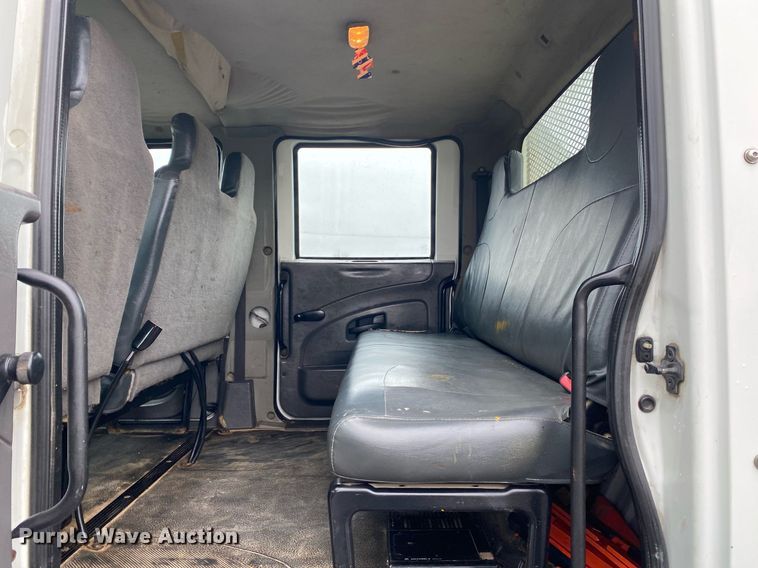 image for item KB9522 2008 International 4300 SBA  crew cab utility / service truck