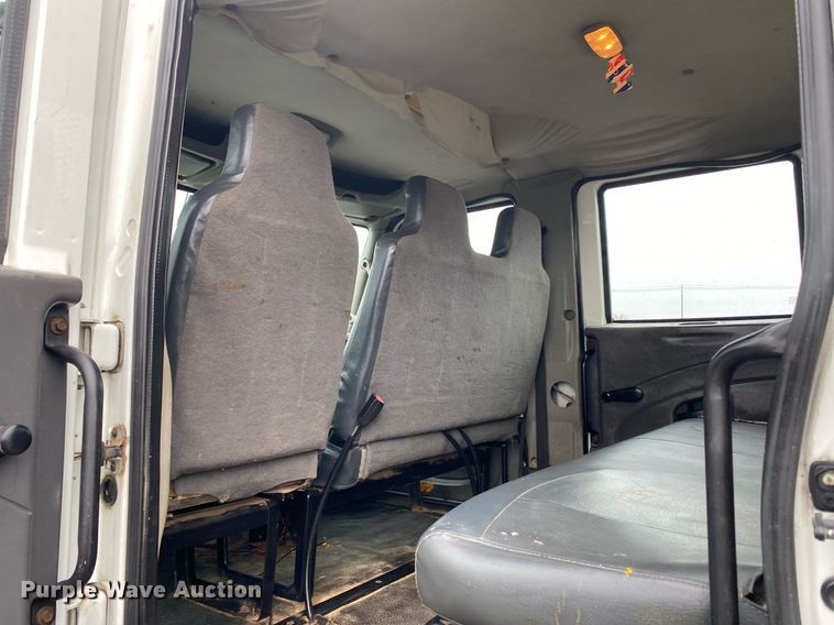 image for item KB9522 2008 International 4300 SBA  crew cab utility / service truck