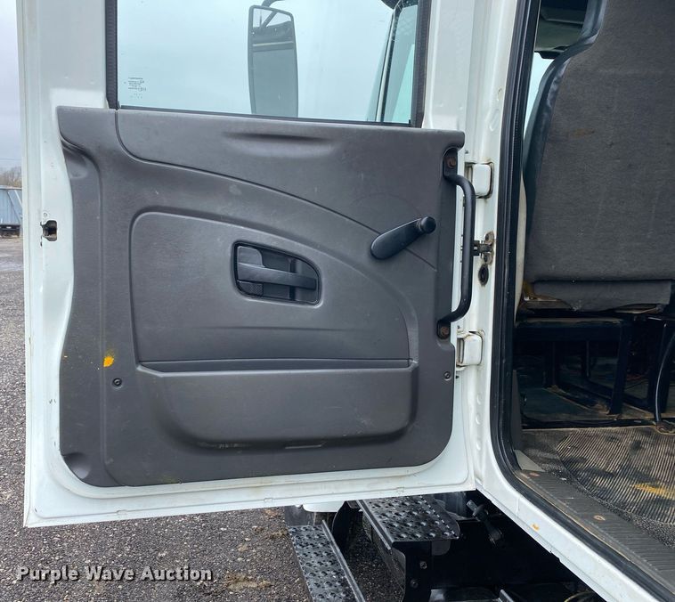 image for item KB9522 2008 International 4300 SBA  crew cab utility / service truck