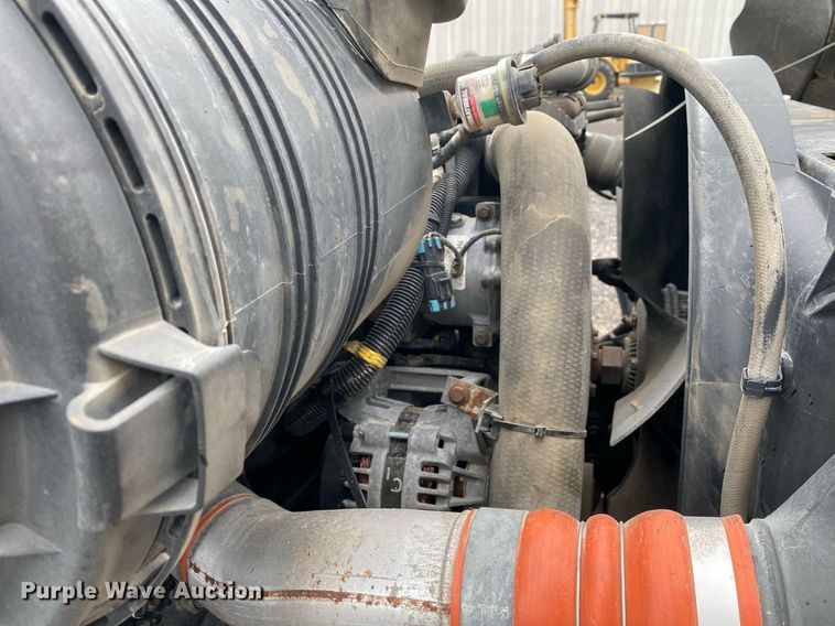 image for item KB9522 2008 International 4300 SBA  crew cab utility / service truck