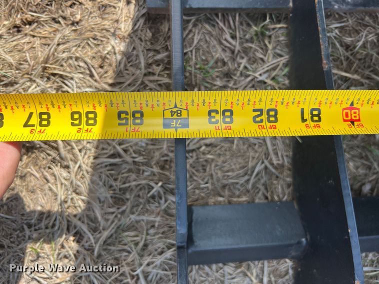 image for item KR9433 Skid steer grapple bucket