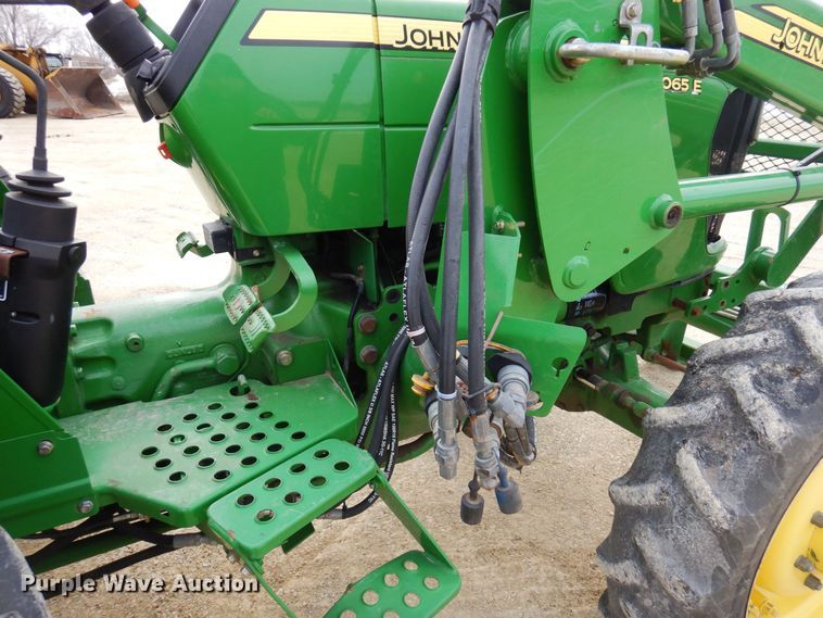 image for item KU9868 2014 John Deere 5065E  MFWD tractor