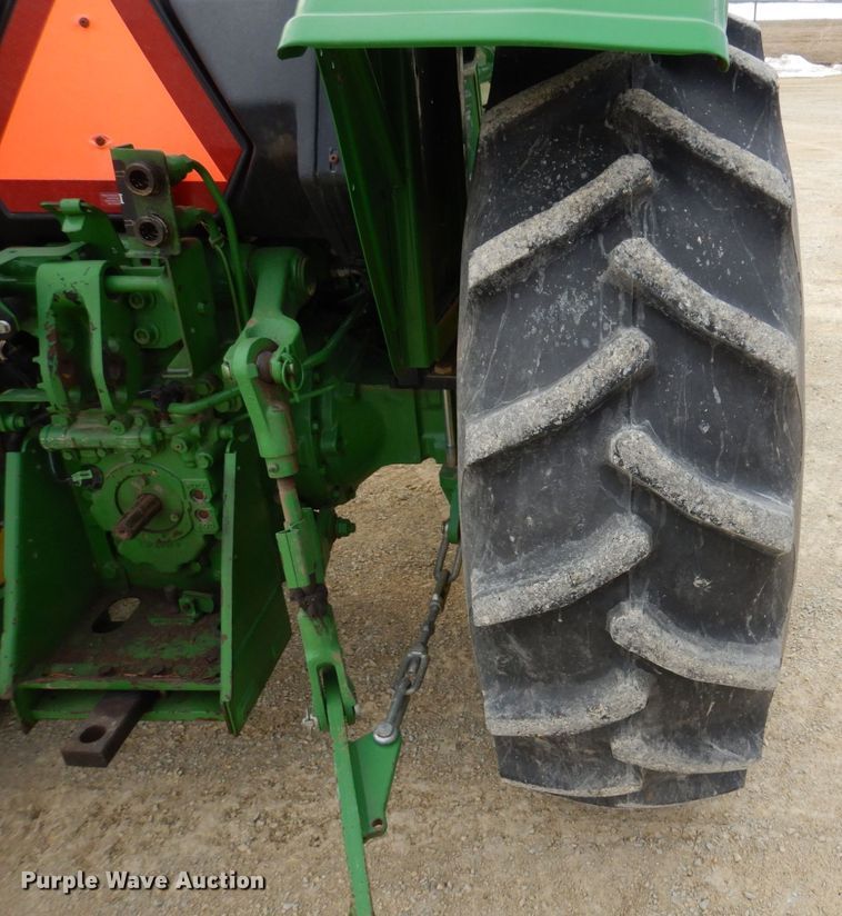 image for item KU9868 2014 John Deere 5065E  MFWD tractor