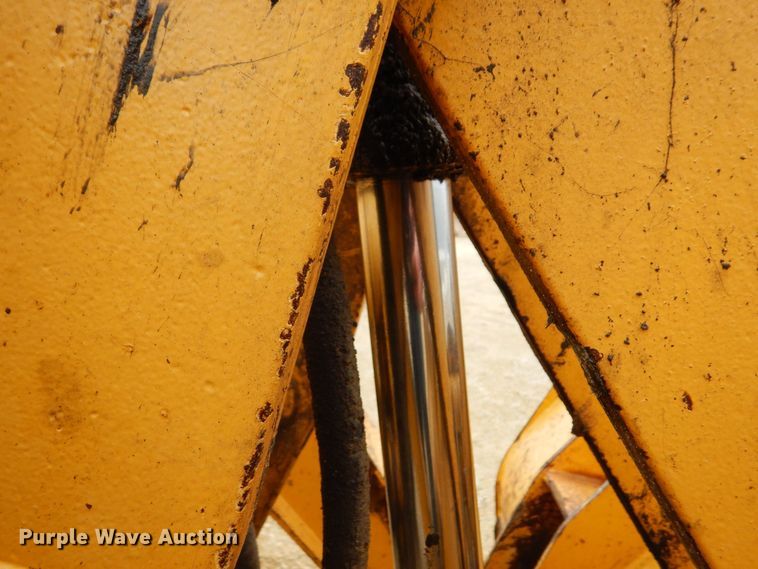 image for item KU9872 2000 John Deere 410E  backhoe