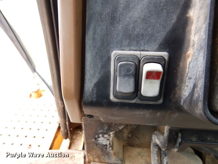 image for item KU9872 2000 John Deere 410E  backhoe