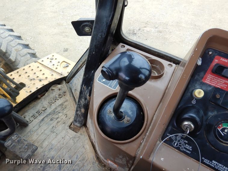 image for item KU9872 2000 John Deere 410E  backhoe