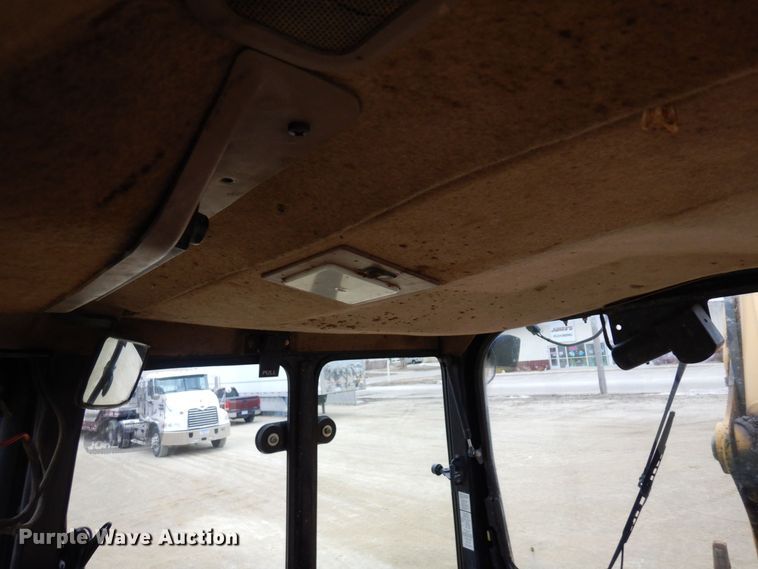 image for item KU9872 2000 John Deere 410E  backhoe