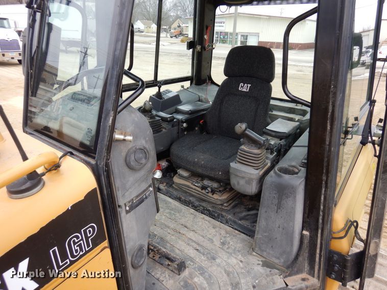 image for item KU9873 2011 Caterpillar D5K LGP  dozer
