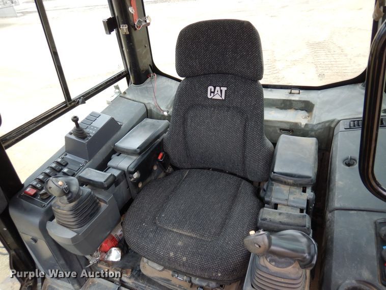 image for item KU9873 2011 Caterpillar D5K LGP  dozer