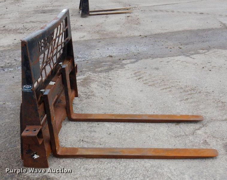 image for item KU9893 Berlon 47" W skid steer forks