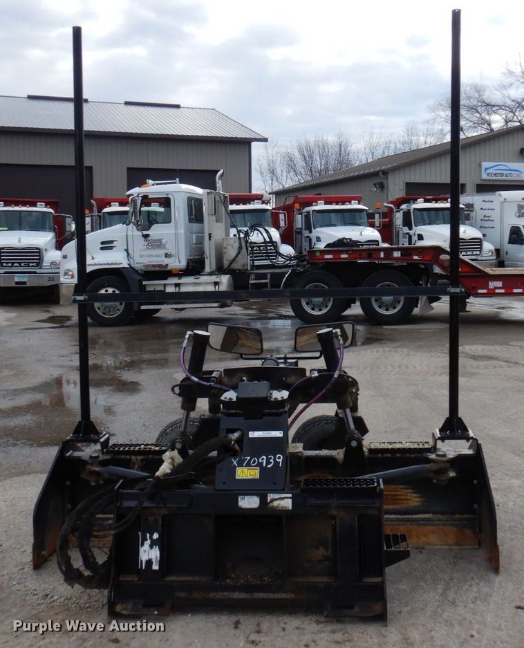 image for item KU9896 2018 Caterpillar BB121  86" W box blade