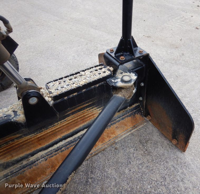 image for item KU9896 2018 Caterpillar BB121  86" W box blade