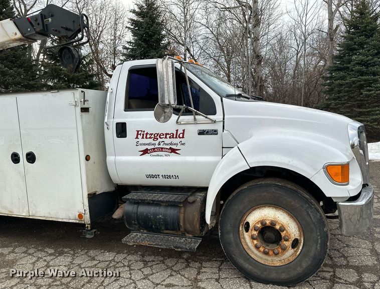 image for item KU9907 2007 Ford F750 Super Duty  utility / service truck