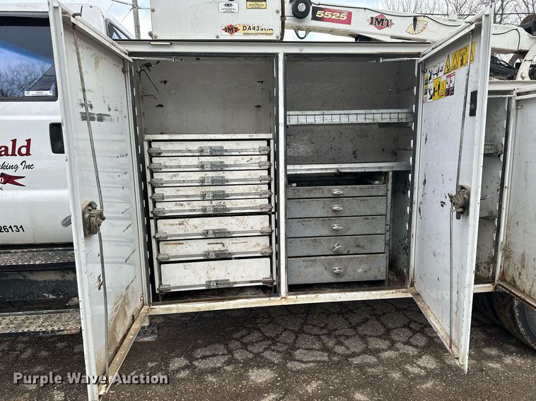 image for item KU9907 2007 Ford F750 Super Duty  utility / service truck