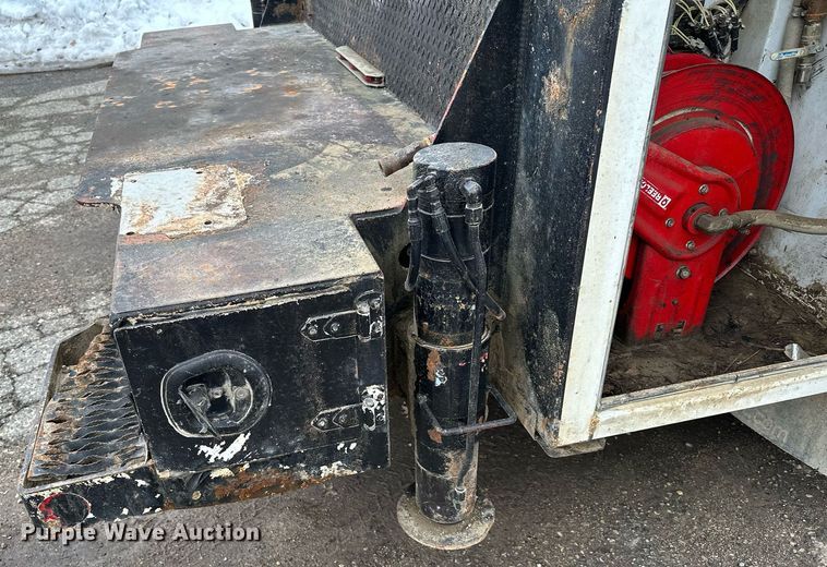 image for item KU9907 2007 Ford F750 Super Duty  utility / service truck