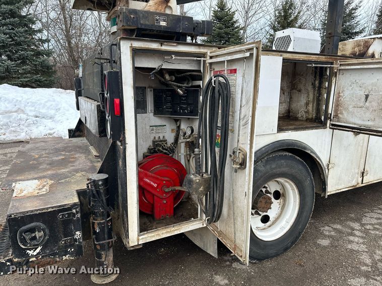 image for item KU9907 2007 Ford F750 Super Duty  utility / service truck