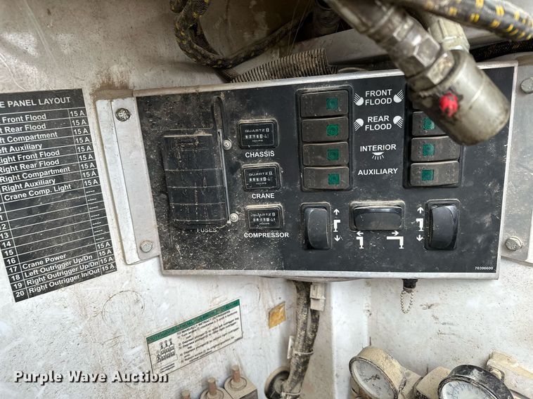 image for item KU9907 2007 Ford F750 Super Duty  utility / service truck