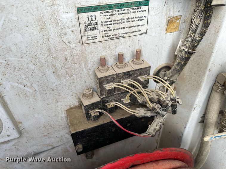 image for item KU9907 2007 Ford F750 Super Duty  utility / service truck