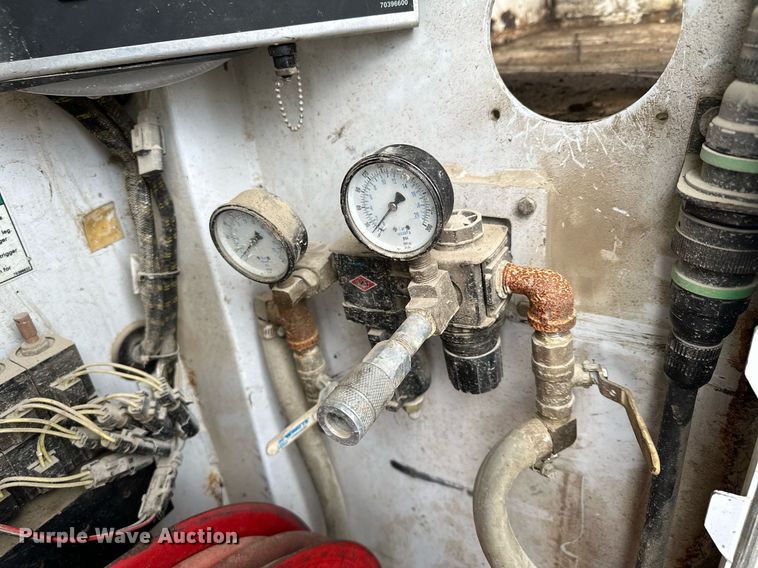 image for item KU9907 2007 Ford F750 Super Duty  utility / service truck