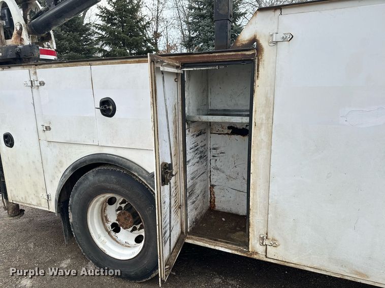 image for item KU9907 2007 Ford F750 Super Duty  utility / service truck