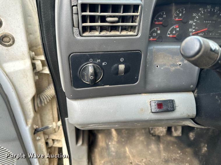 image for item KU9907 2007 Ford F750 Super Duty  utility / service truck